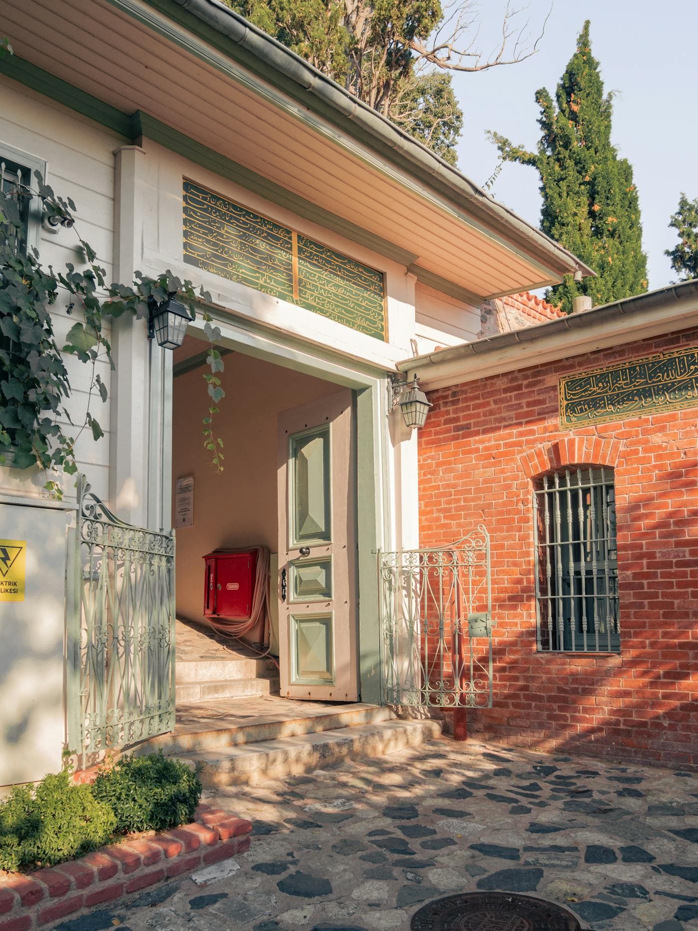 Klinkervilla mit Garten